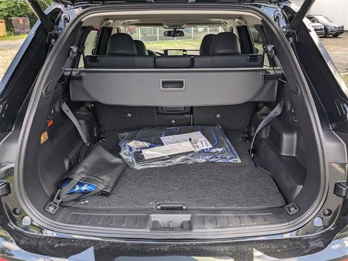 New 2025 Mitsubishi Outlander SE image 13