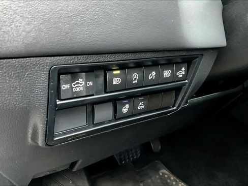Used 2023 Toyota Tundra Platinum AWD/4WD image 32