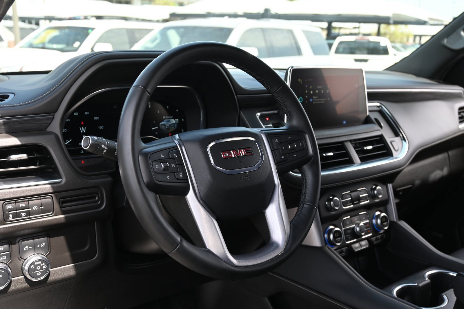 Used 2024 GMC Yukon XL SLT w/ SLT Luxury Package AWD/4WD image 17