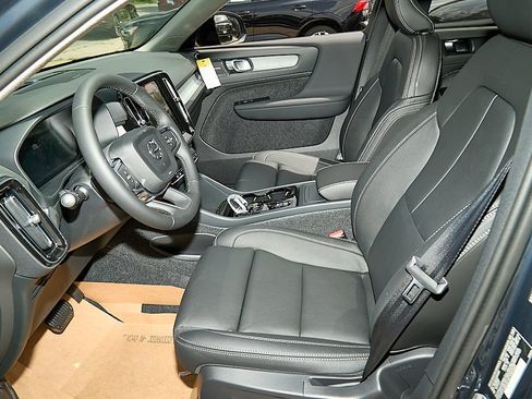 New 2026 Volvo XC40 B5 Plus w/ Climate Package AWD/4WD image 14