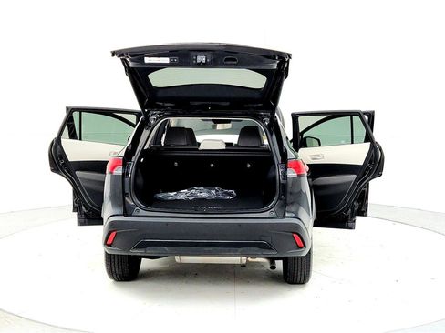 Certified 2024 Toyota Corolla Cross XLE image 11