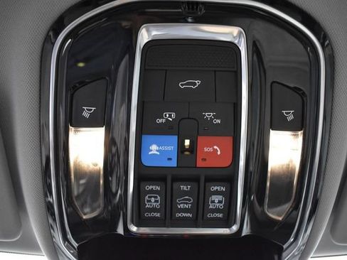 Used 2022 Jeep Grand Cherokee Summit w/ MOPAR Finishing Package AWD/4WD image 24