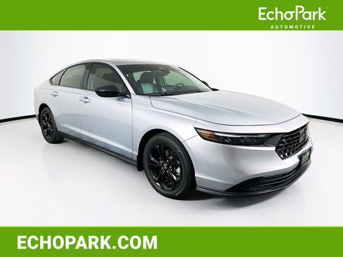 Used 2025 Honda Accord SE image 1