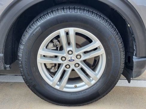Used 2024 Ford Explorer XLT w/ Equipment Group 202A RWD image 10