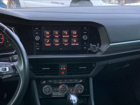 Used 2019 Volkswagen Jetta SEL w/ Cold Weather Package image 6