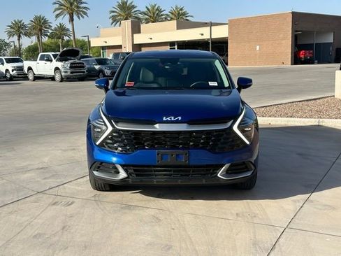 Used 2024 Kia Sportage EX image 3