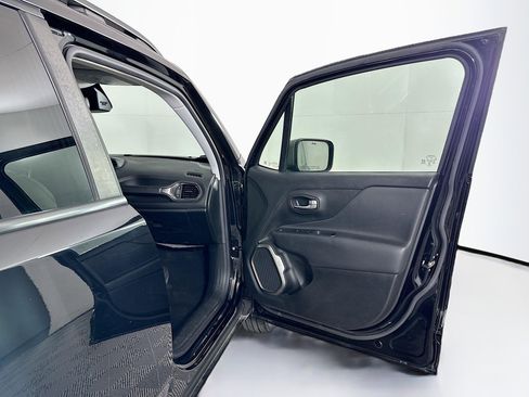 Used 2019 Jeep Renegade Limited image 30