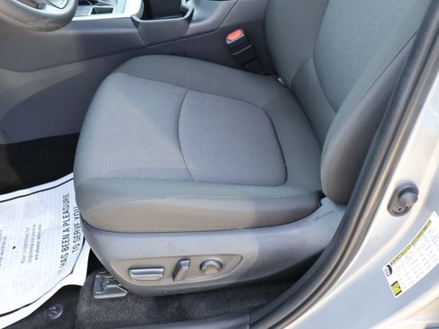 Used 2025 Toyota RAV4 XLE image 79