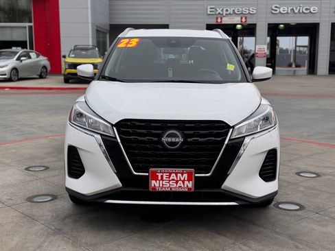 Certified 2023 Nissan Kicks SV image 3