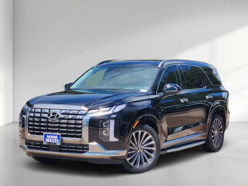 Used 2025 Hyundai Palisade Calligraphy FWD image 1