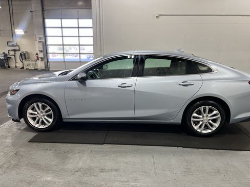 Used 2018 Chevrolet Malibu LT FWD image 9