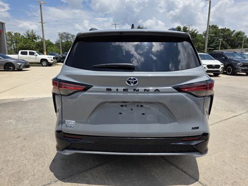 Certified 2025 Toyota Sienna XSE FWD image 7