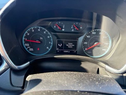 Used 2018 Chevrolet Equinox LT AWD/4WD image 17