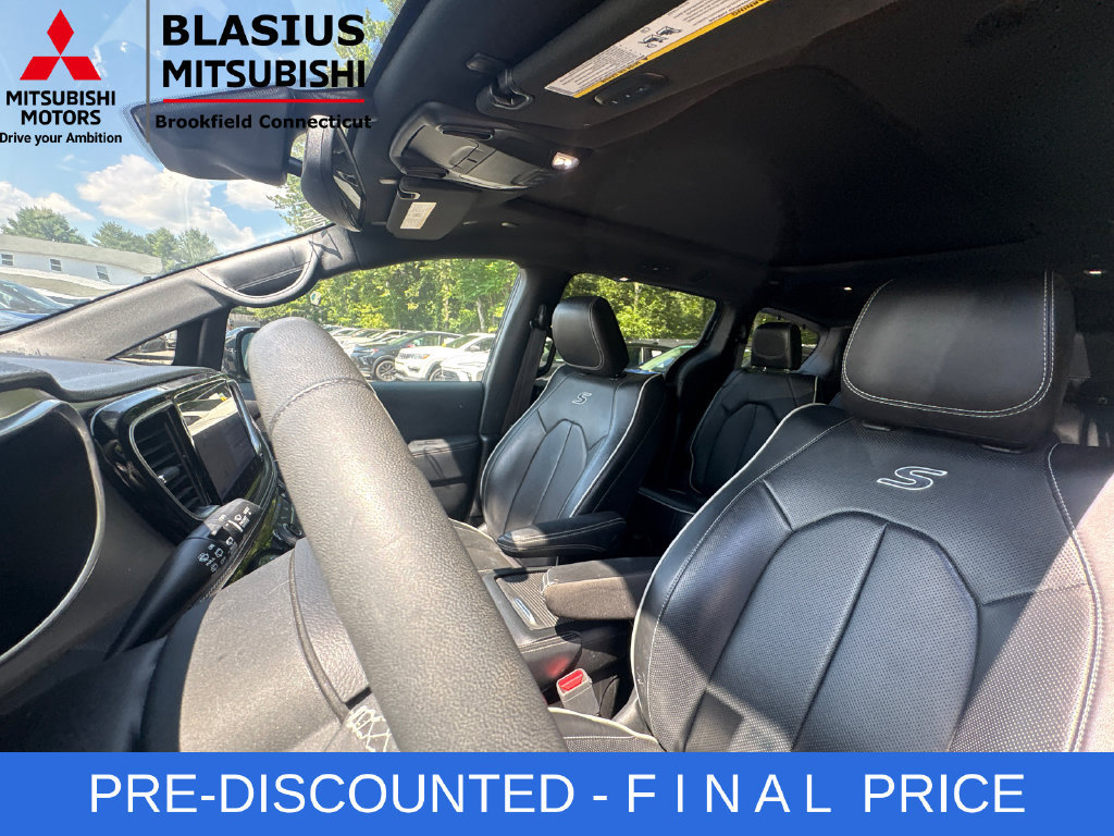 Used 2023 Chrysler Pacifica Limited w/ S Appearance Package FWD image 19