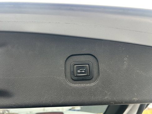 Used 2017 Chevrolet Equinox LT w/ Convenience Package image 25