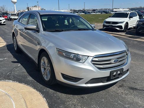 Used 2014 Ford Taurus SEL image 4