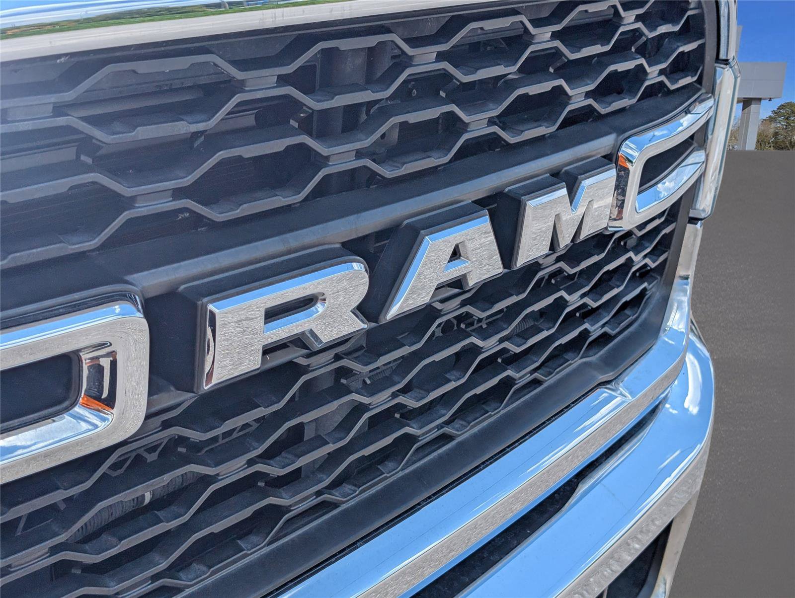 Used 2021 RAM 2500 Tradesman w/ Chrome Appearance Group AWD/4WD image 4