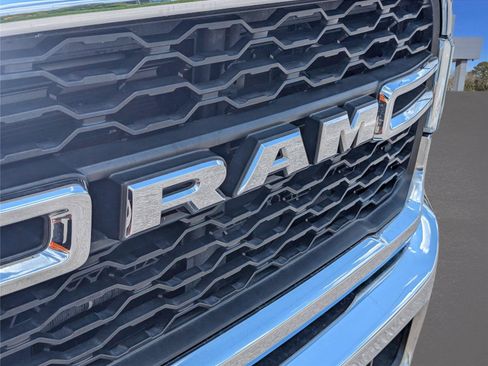 Used 2021 RAM 2500 Tradesman w/ Chrome Appearance Group AWD/4WD image 4