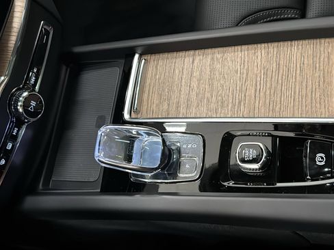 New 2026 Volvo XC60 B5 Ultra w/ Protection Package Premier image 19