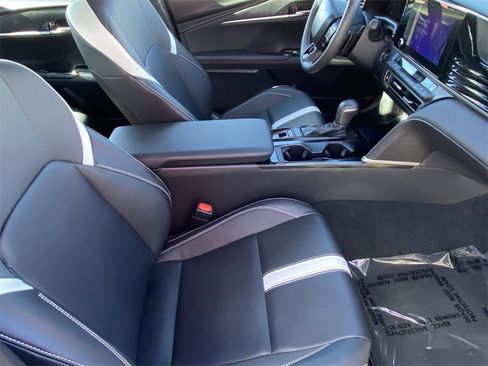 Certified 2025 Toyota Camry SE image 14