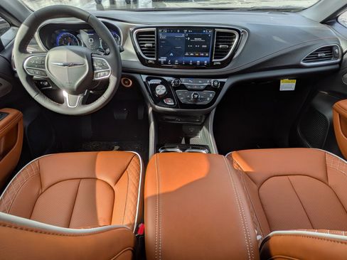 New 2026 Chrysler Pacifica Pinnacle w/ Trailer Tow Group image 32