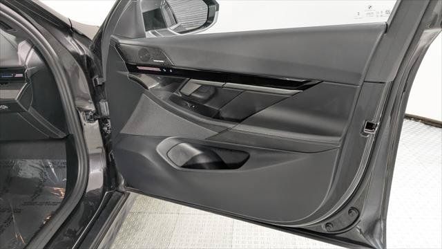 Used 2025 BMW 530i w/ Premium Package RWD image 22