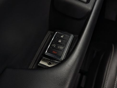 Used 2023 Jeep Grand Cherokee Limited image 35