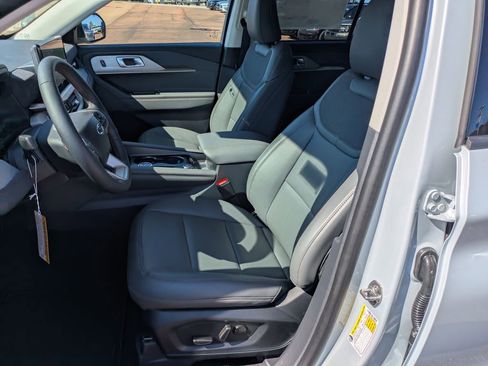 New 2026 Ford Explorer Active w/ Active Comfort Package image 7