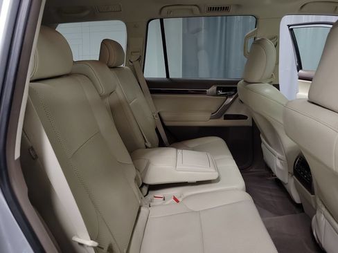 Used 2016 Lexus GX 460 Luxury w/ Preferred Accessory Package AWD/4WD image 31
