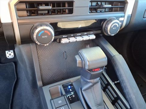 Used 2024 Toyota Tacoma TRD Sport image 32