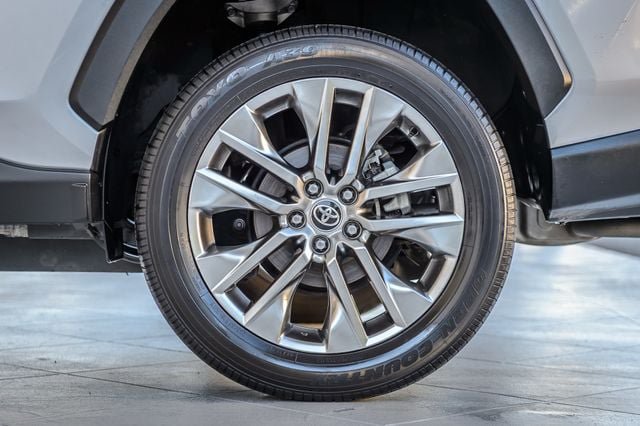 Used 2021 Toyota RAV4 XLE Premium FWD image 14