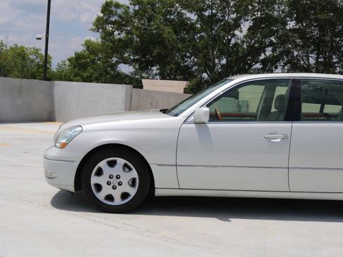 Used 2001 Lexus LS 430 RWD image 23