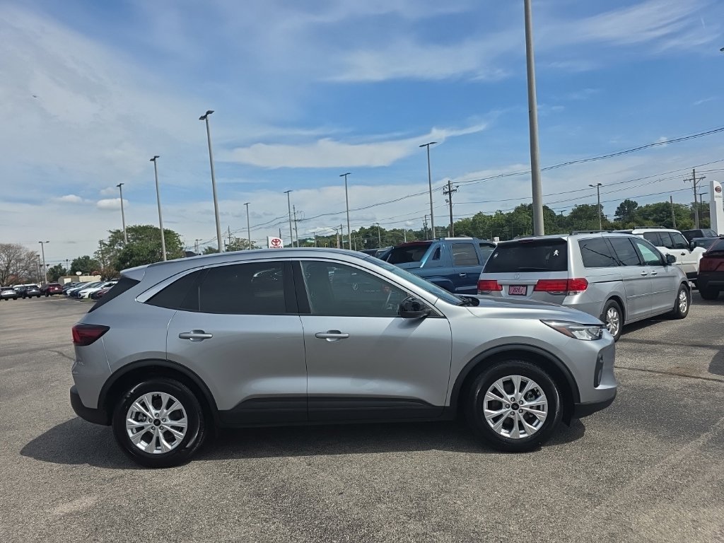 Used 2024 Ford Escape Active w/ Cold Weather Package FWD image 3
