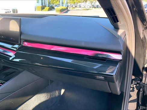 Used 2024 BMW i5 eDrive40i w/ Premium Package image 19