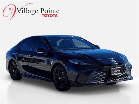 Used 2025 Toyota Camry SE image 8