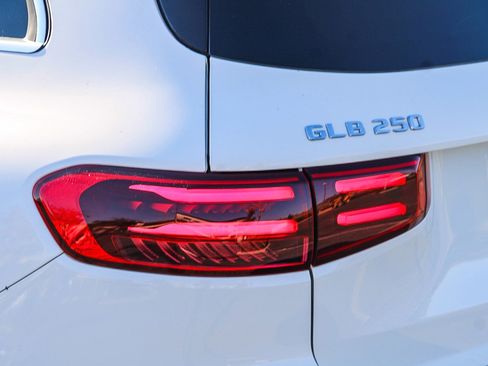 Certified 2025 Mercedes-Benz GLB 250 4MATIC image 11