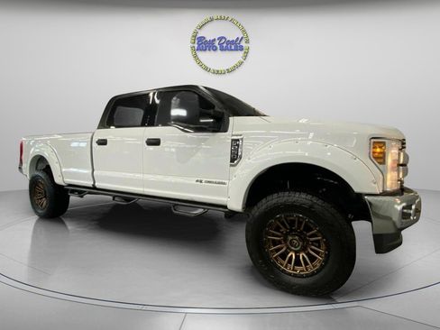 Used 2019 Ford F250 XLT w/ XLT Value Package AWD/4WD image 4