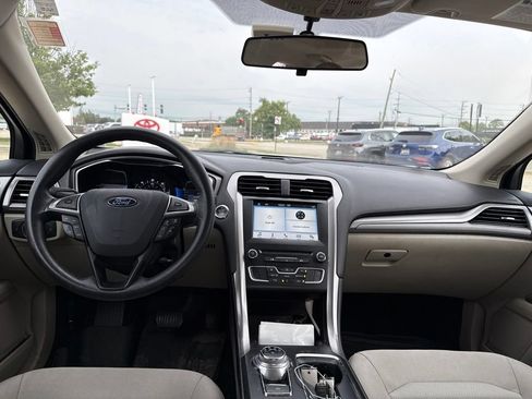 Used 2018 Ford Fusion SE FWD image 15