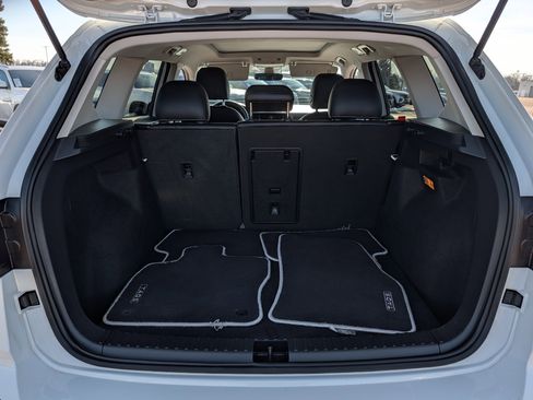 Used 2023 Volkswagen Taos SE w/ Panoramic Sunroof Package image 18