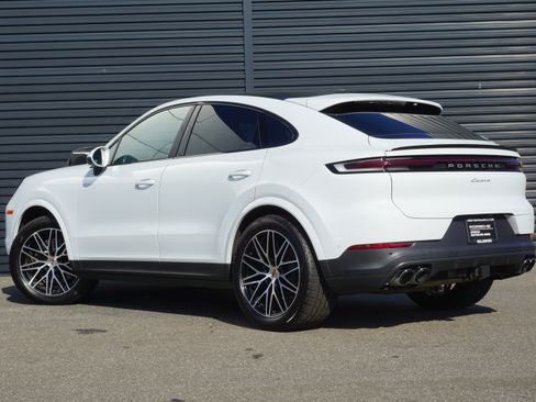 Certified 2025 Porsche Cayenne Coupe AWD/4WD image 3