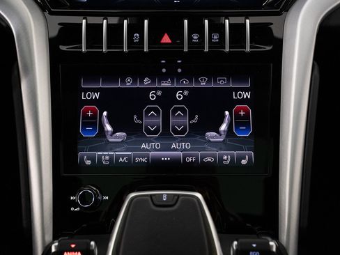 Used 2020 Lamborghini Urus AWD/4WD image 40