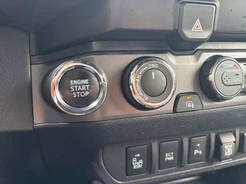 Used 2023 Toyota Tacoma TRD Sport w/ Technology Package AWD/4WD image 11