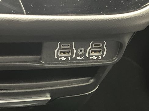 Used 2025 Chrysler Pacifica Select FWD image 25