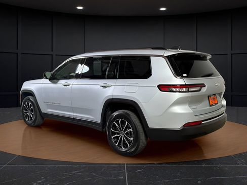 Used 2024 Jeep Grand Cherokee L Limited w/ Luxury Tech Group II AWD/4WD image 3