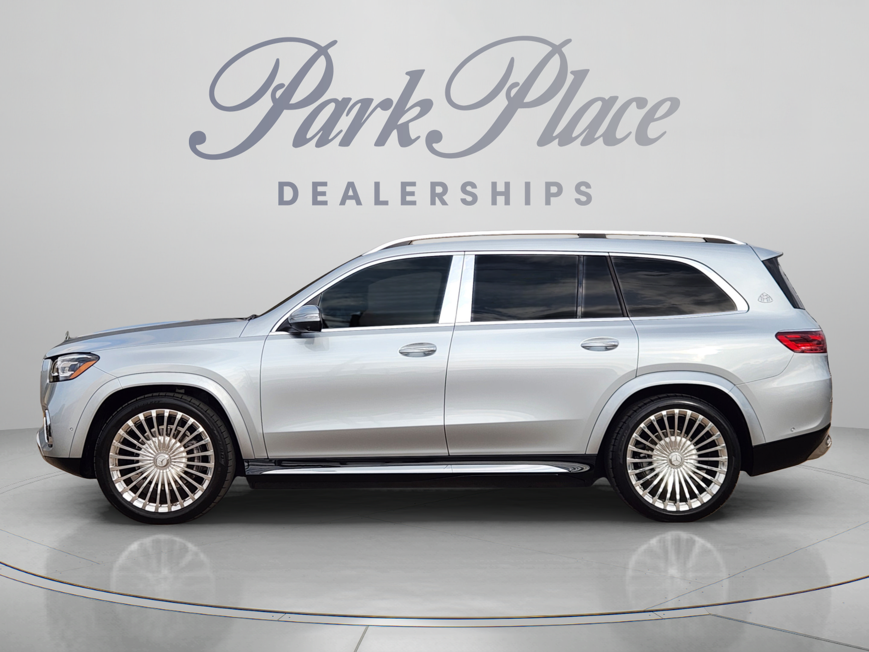 Used 2025 Mercedes-Benz Maybach GLS 600 4MATIC image 2