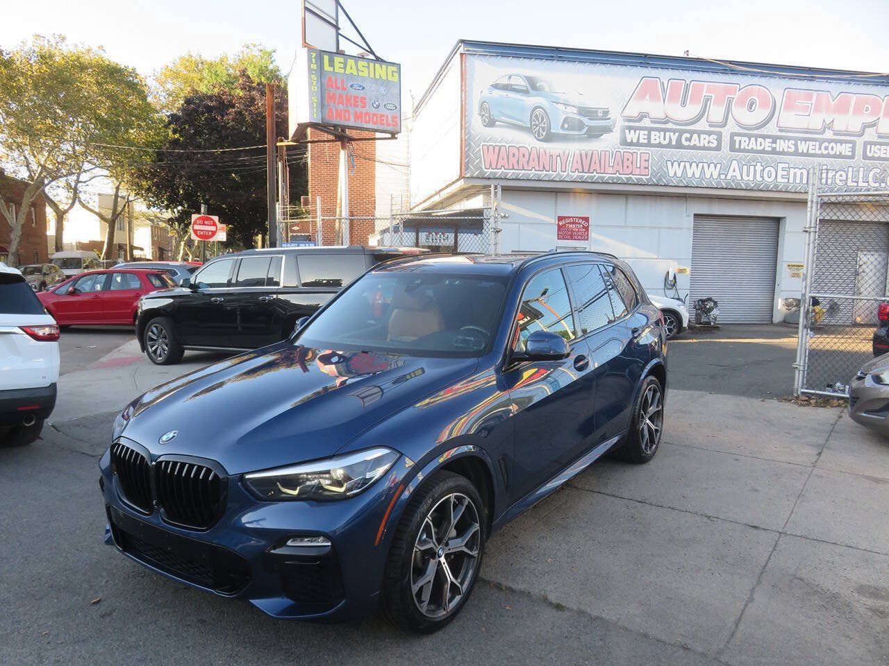 Used 2019 BMW X5 xDrive40i w/ M Sport Package AWD/4WD image 2