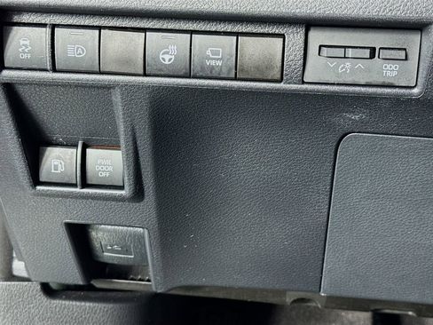 Used 2022 Toyota Sienna Platinum image 14