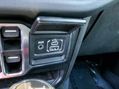 Certified 2024 Jeep Wrangler Unlimited Sahara w/ Technology Group AWD/4WD image 30