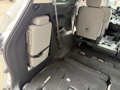 Used 2025 Toyota Sienna LE FWD image 17