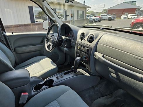 Used 2006 Jeep Liberty Sport AWD/4WD image 17